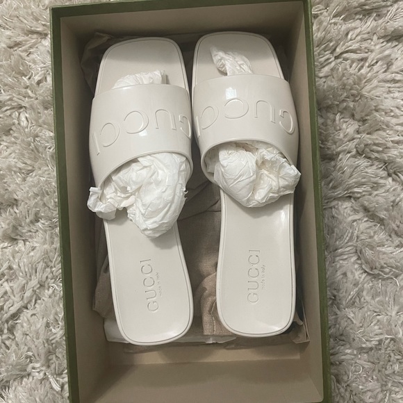 GUCCI WOMEN'S RUBBER SLIDE SANDAL - Picture 7 of 7